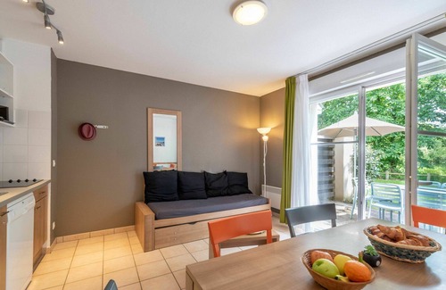 Saumur House | Beautiful apartment in villa for 6 people with pool, internet, TV, terrace, pets allowed and par.