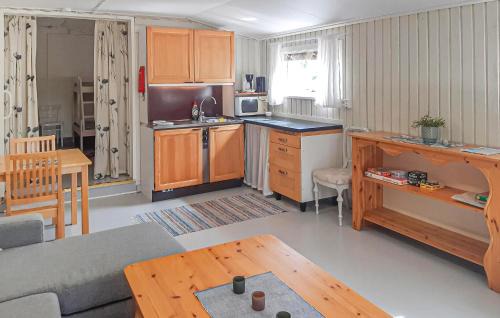 Navragol Apartment | Beautiful Apartment In Holmsjö With Wifi