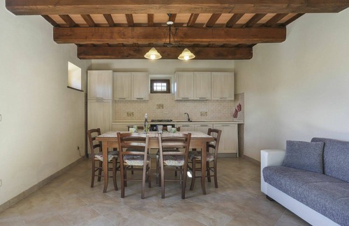 Villa Collemandina Villa | Beautiful apartment in villa for 4 people with WIFI, pool, terrace, pets allowed and parking