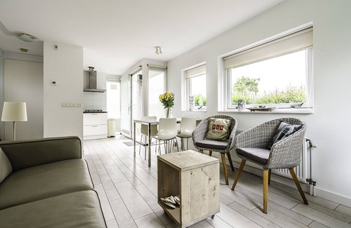 Municipality of Vlissingen House | Beautiful apartment in villa for 4 people with WIFI, TV, terrace, pets allowed and parking