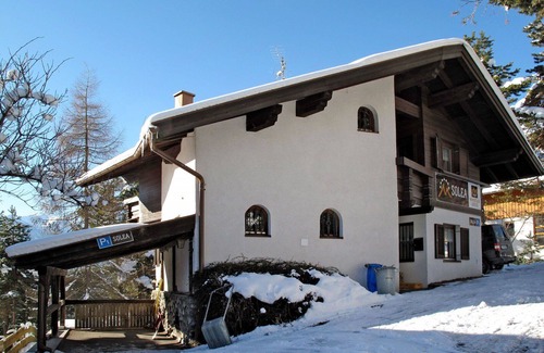 Imst House | Beautiful apartment in villa for 8 people with WIFI, TV, terrace, pets allowed and panoramic view