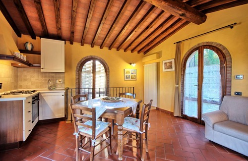 Certaldo Apartment | Beautiful apartment with WIFI, pool, A/C, TV, panoramic view and parking, close to San Gimignano