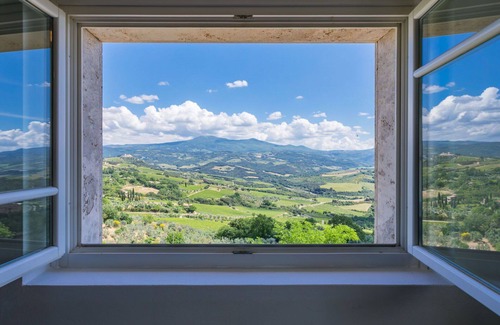 Montalcino Apartment | Beautiful apartment for 6 guests with WIFI, pets allowed, panoramic view and parking