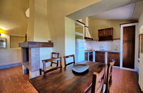 Castelnuovo Berardenga Apartment | Beautiful apartment for 2 guests with pool, A/C, TV, panoramic view and parking, close to Siena