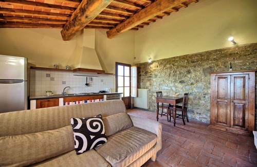 Castelnuovo Berardenga Apartment | Beautiful apartment for 2 people with pool, A/C, TV, panoramic view and parking, close to Siena
