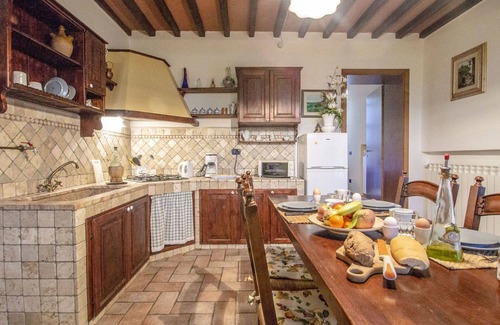 Poggiarello Villa | Beautiful apartment in villa with pool, WIFI, TV, terrace and pets allowed, close to San Gimignano