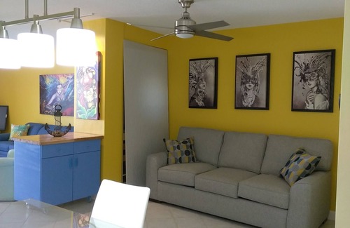 Hollywood South Central Beach Condo | Beautiful apartment on the beach. Look at the sea from your balcony .