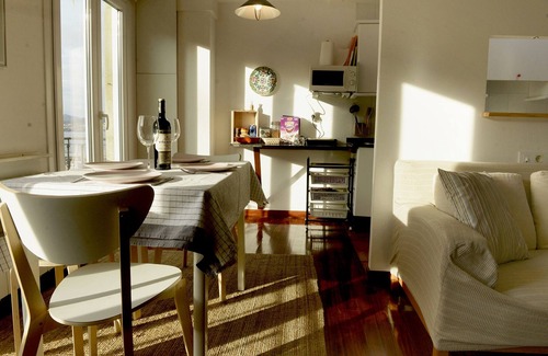 Vigo Apartment | Beautiful apartment overlooking the estuary. Central. Cozy