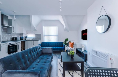 Bootle Apartment | Beautiful apartment tres - free public parking