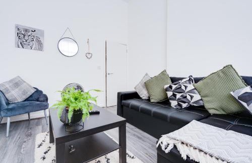 Bootle Apartment | Beautiful Apartment una - free public parking