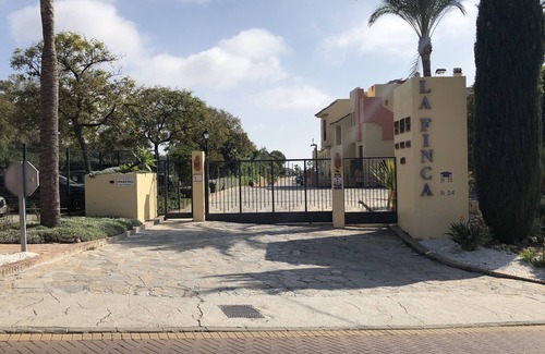 Benahavis Apartment | Beautiful Apartment with pool on Golf & Sport resort with fibre broadband
