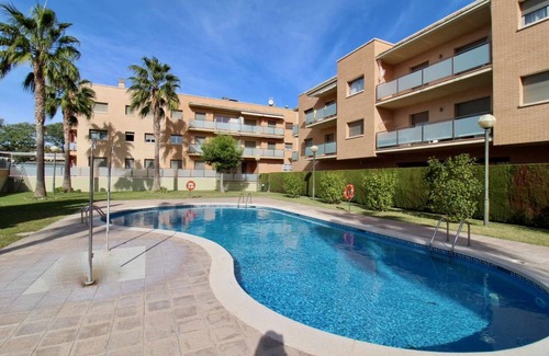 Cambrils Apartment | Beautiful apartment with terrace and swimming pool 1300m from Vilafortuny beach