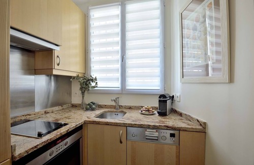 Quartier du Gros-Caillou Apartment | Beautiful Apartment with Eiffel Tower Views for Your Dream Vacation