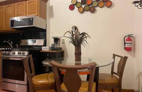 Crown Heights House | Beautiful Apt Prospect Hts steps from Broklyn Museum Garden 20 min Man/Times Sq.