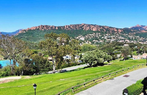 Agay Apartment | Beautiful apt with AC and swimming pool
