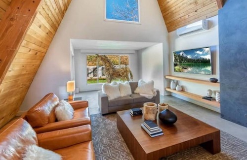 Agoura Hills House | Beautiful Architectural 2 Acre Estate!