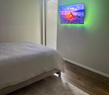 Shirlington Apartment | Beautiful Arlington Apartment with Pool & Parking!