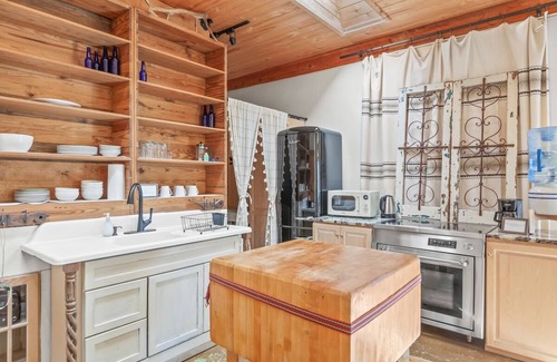 Ranchos De Taos Apartment | Beautiful artist getaway with mountain views