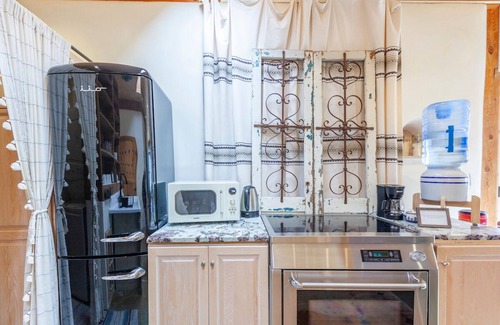 Ranchos De Taos Apartment | Beautiful artist getaway with mountain views