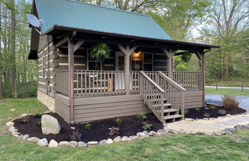 Cosby Cabin | Beautiful Authentic Log Cabin on Cosby Creek