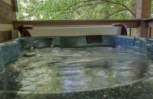 Cosby Cabin | Beautiful Authentic Log Cabin on Cosby Creek