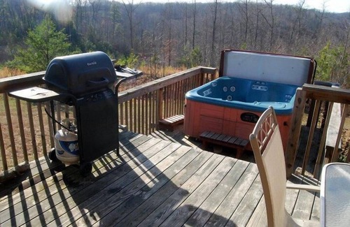 Beattyville Cabin | Beautiful, authentic log cabin with acres of land, fishing pond, and hot tub.