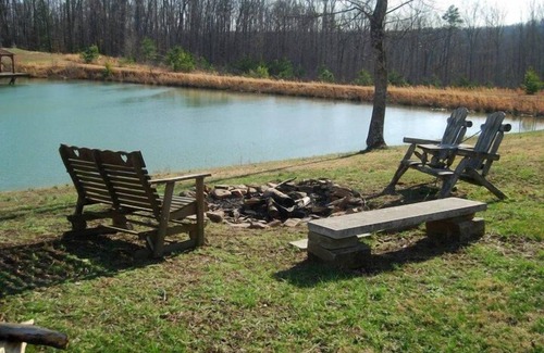 Beattyville Cabin | Beautiful, authentic log cabin with acres of land, fishing pond, and hot tub.