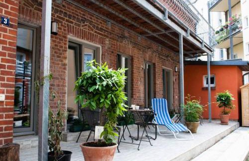 Pankow Apartment | Beautiful Backyard Remise