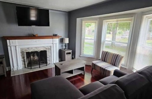 Detroit Apartment | Beautiful Bagley Home