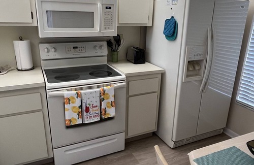 St. Petersburg Condo | Beautiful Bahia Pointe Waterfront Villa now available Sept/Oct 2025 $130 night