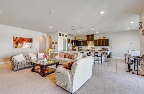 Greenacres House | Beautiful Bakersfield Home about 8 Mi to Downtown!