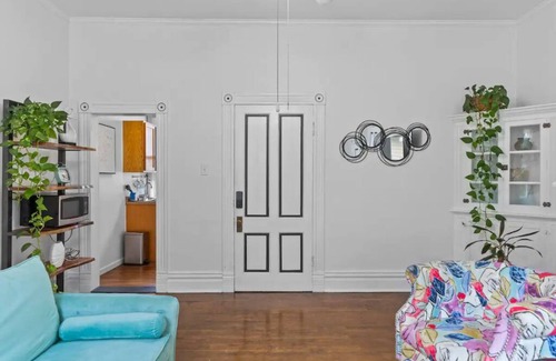 Wilmington Historic District Apartment | Beautiful Balcony one bedroom steps to downtown River Walk !