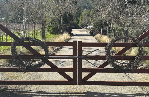 Oak Knoll House | Beautiful Barn on The Farmhouse Vineyard just five minutes from Yountville.