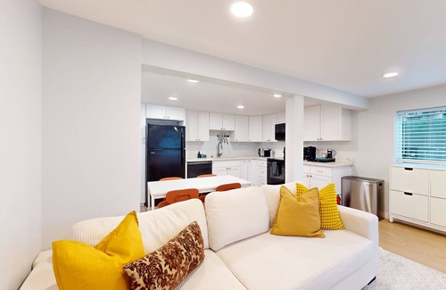 North Beacon Hill House | Beautiful basement unit with full kitchen & Wifi in Seattle