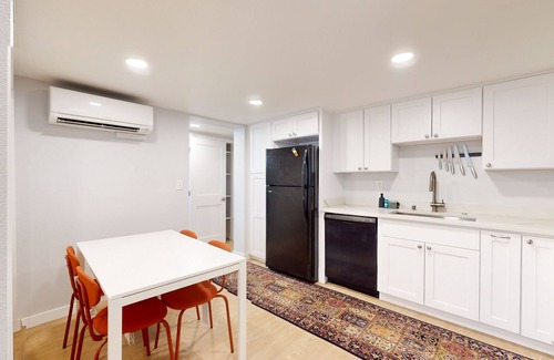 North Beacon Hill House | Beautiful basement unit with full kitchen & Wifi in Seattle