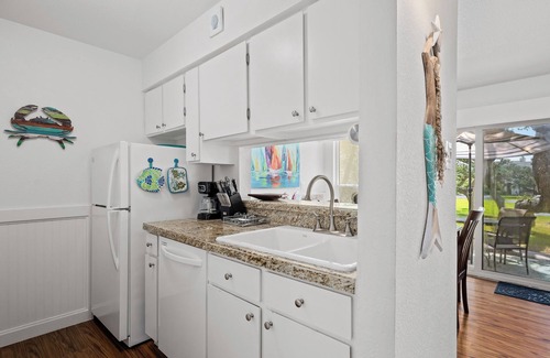Aransas County Condo | Beautiful Bay View Condo | Cozy Interior + Pool & Bay Access!