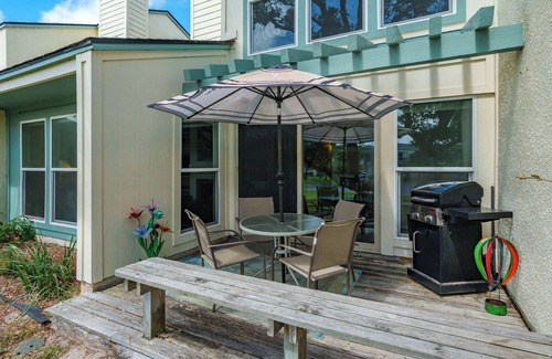 Aransas County Condo | Beautiful Bay View Condo | Cozy Interior + Pool & Bay Access!