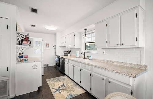 Royal Lagoons House | Beautiful Bayfront home that your family will love!