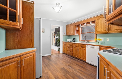 Saxis House | Beautiful Bayfront with Sanctuary Private Beach