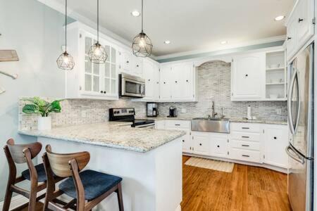 Surfside Beach House | Beautiful Beach & Bay 3 Decks Screened Porch