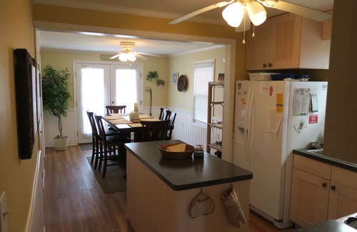 South End House | Beautiful Beach Cottage, Sleeps 8, Steps to the Beach and Playground