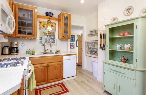 Encinitas House | Beautiful beach cottage only steps from the beach, private yard, kids welcome!