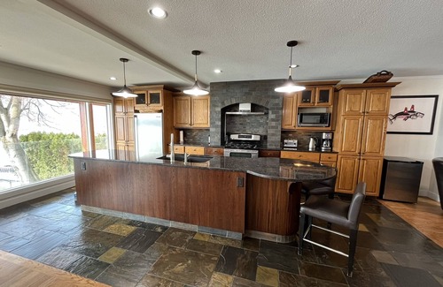 Central Okanagan House | Beautiful Beach Front home in Lake Country just outside Kelowna. Sleeps 8 adults