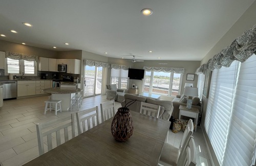 North End House | Beautiful Beach Front - 3 BR 3 Bath