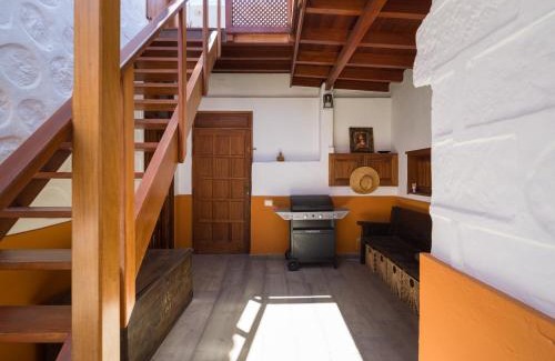 Lomo Quiebre House | Beautiful beach house in traditional Canarian style