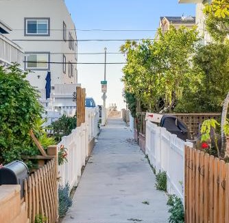 Mission Beach House | Beautiful Beach Home - Ocean View, AC & Patio