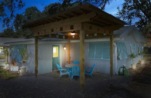 Gulfport House | Beautiful Beach House 2 Minute Walk to Sandy Beaches Quiet Area