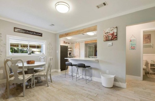 Gulfport House | Beautiful Beach House 2 Minute Walk to Sandy Beaches Quiet Area