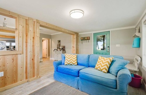 Gulfport House | Beautiful Beach House 2 Minute Walk to Sandy Beaches Quiet Area