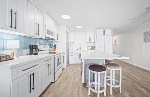 Punaluu Condo | Beautiful Beachfront condo